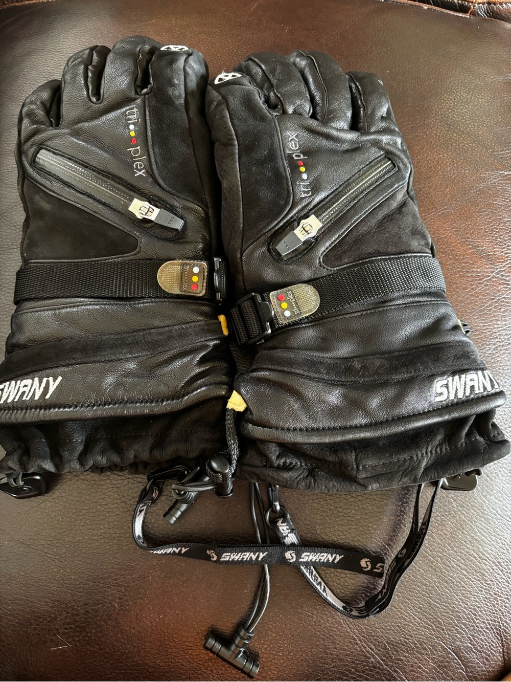 Swany Black Men's Heated Ski Gloves with Tri-Plex Controls